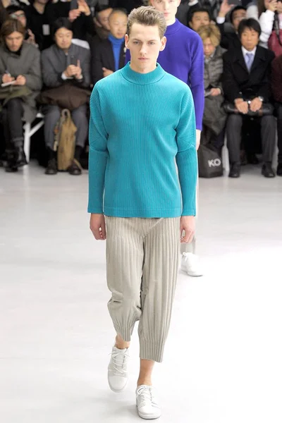 Look 3